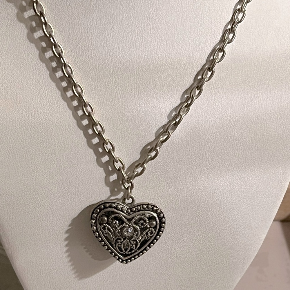Silver filigree.heart necklace